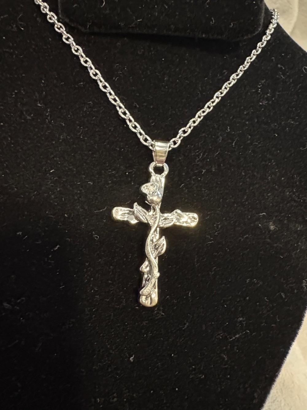 Silver Rose 🌹 Cross Pendant Necklace - Women Jewelry